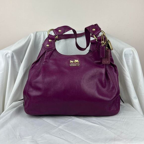 Gorgeous Purple Leather Coach shoulder bag with gold hardware F0982-14336 - Picture 1 of 8